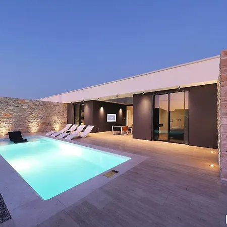 Beautiful In Kraj, Pasman Island With Outdoor Swimming Pool, Wifi And 3 Bedrooms Villa *