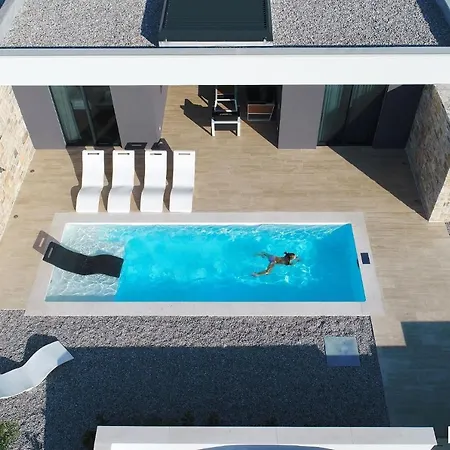 Beautiful In Kraj, Pasman Island With Outdoor Swimming Pool, Wifi And 3 Bedrooms * Ugrinici