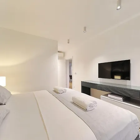 Beautiful In Kraj, Pasman Island With Outdoor Swimming Pool, Wifi And 3 Bedrooms Villa Ugrinici