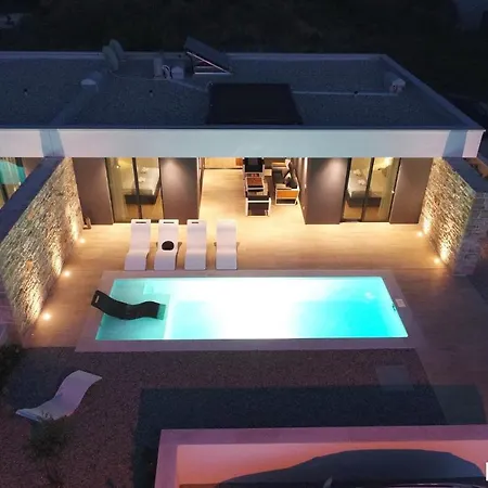 Beautiful In Kraj, Pasman Island With Outdoor Swimming Pool, Wifi And 3 Bedrooms Villa *
