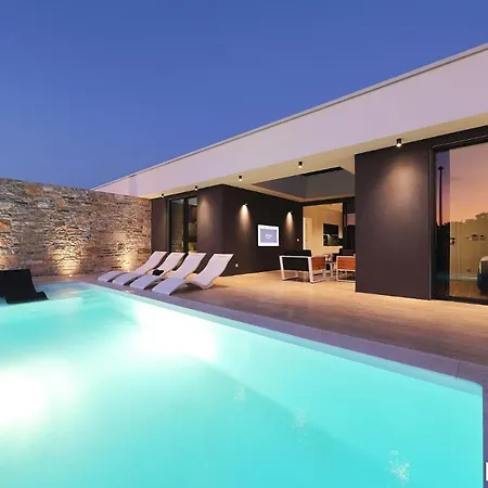 Villa Beautiful In Kraj, Pasman Island With Outdoor Swimming Pool, Wifi And 3 Bedrooms