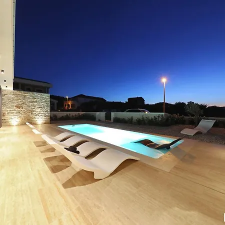 Beautiful In Kraj, Pasman Island With Outdoor Swimming Pool, Wifi And 3 Bedrooms Villa Ugrinici