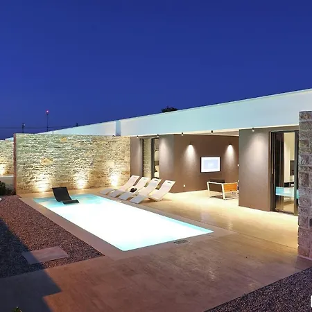 Beautiful In Kraj, Pasman Island With Outdoor Swimming Pool, Wifi And 3 Bedrooms Ugrinici