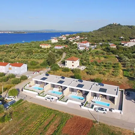 Beautiful In Kraj, Pasman Island With Outdoor Swimming Pool, Wifi And 3 Bedrooms * Ugrinici