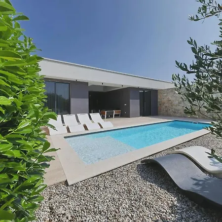 Beautiful In Kraj, Pasman Island With Outdoor Swimming Pool, Wifi And 3 Bedrooms Villa *