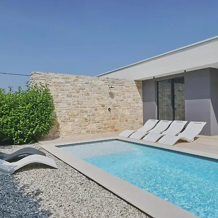 Beautiful In Kraj, Pasman Island With Outdoor Swimming Pool, Wifi And 3 Bedrooms Ugrinici